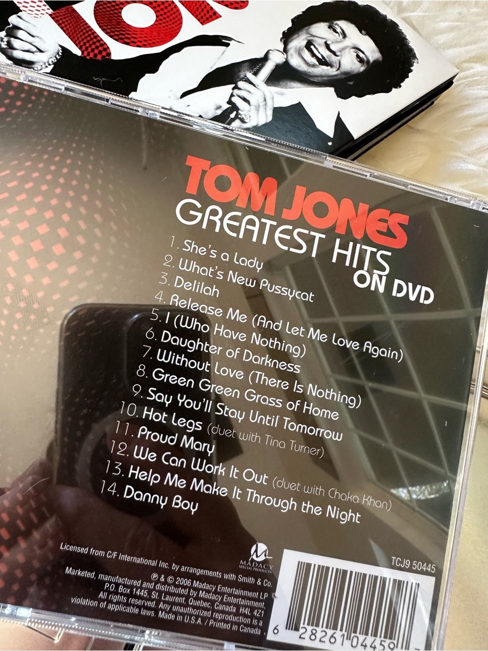 Tom Jones Collectible Tin and CD set - Picture 10 of 13